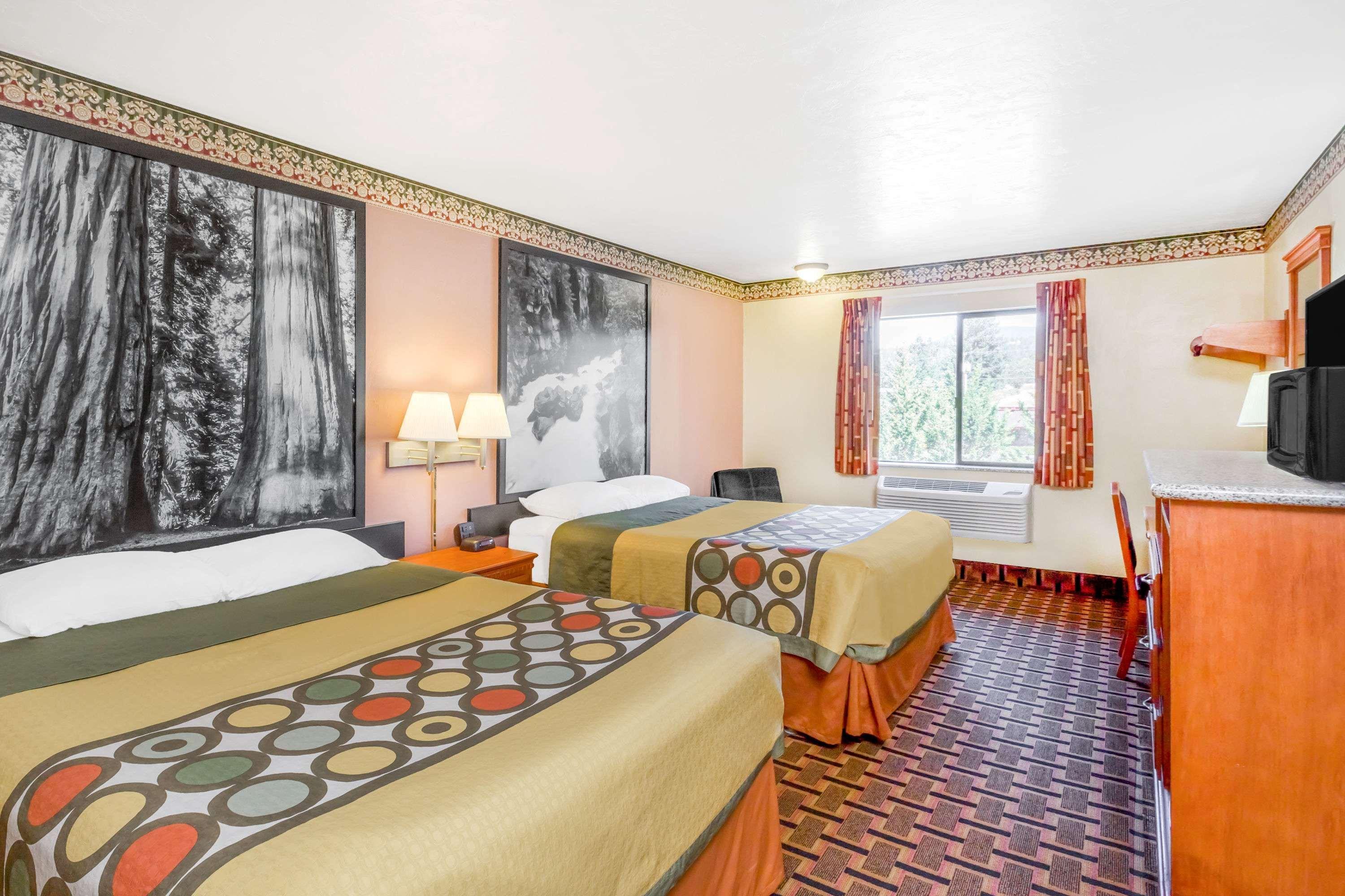 Super 8 By Wyndham Grants Pass Motel Bagian luar foto