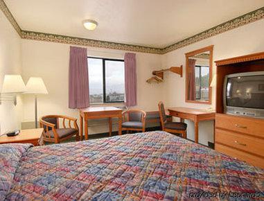 Super 8 By Wyndham Grants Pass Motel Bagian luar foto